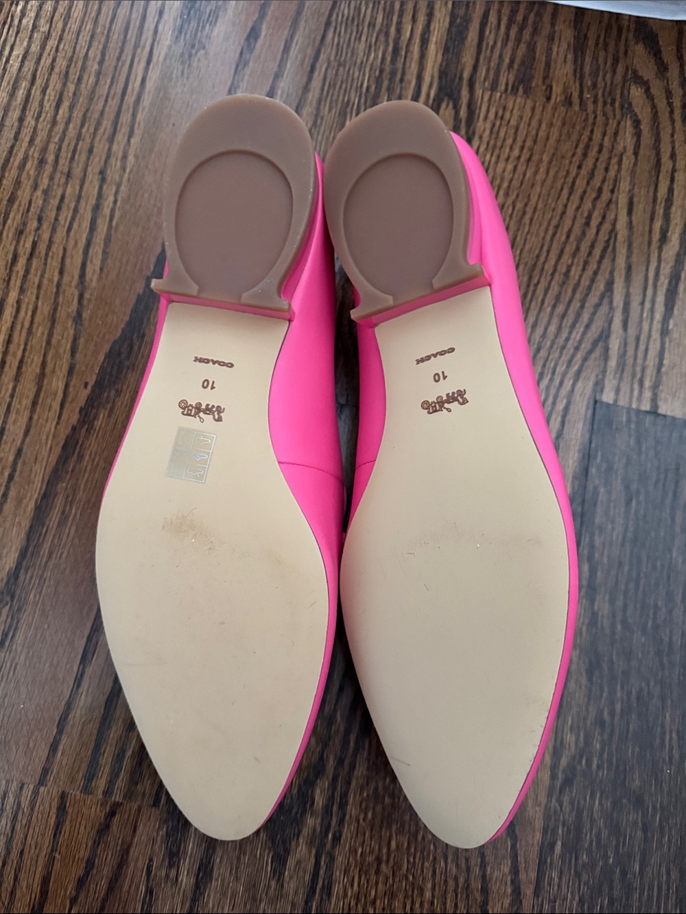 NWOB Coach Coral Pink Leather Loafers with Gold Hardware - Picture 4 of 4